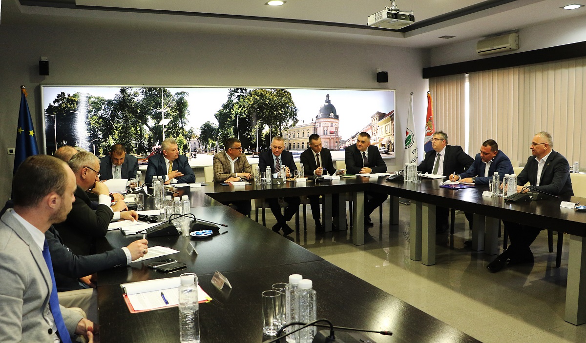 Sremska Mitrovica, 2. april 2019.- Ministar poljoprivrede, ssumarstva i vodoprivrede Branislav Nedimovic sastao se danas sa ministrom poljoprivrede Republike Srpske Borisom Pasalicemi razgovarao o izgradnji integrisanog sistema protivgradne zastite. FOTO TANJUG/ JAROSLAV PAP/ nr