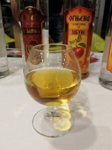 Ilustracija. časa sa rakijom, foto: Domaćinska kuča