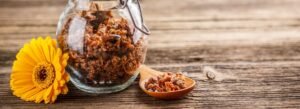Ilustracija: Propolis granule, foto: https://132862-383012-3-raikfcquaxqncofqfm.stackpathdns.com