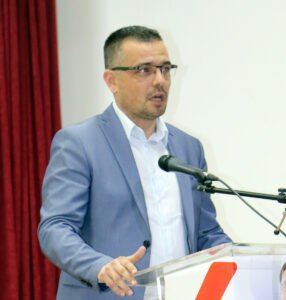 Ministar Nedimović, fotografija: Marko Miladinović, Domaćinska kuća
