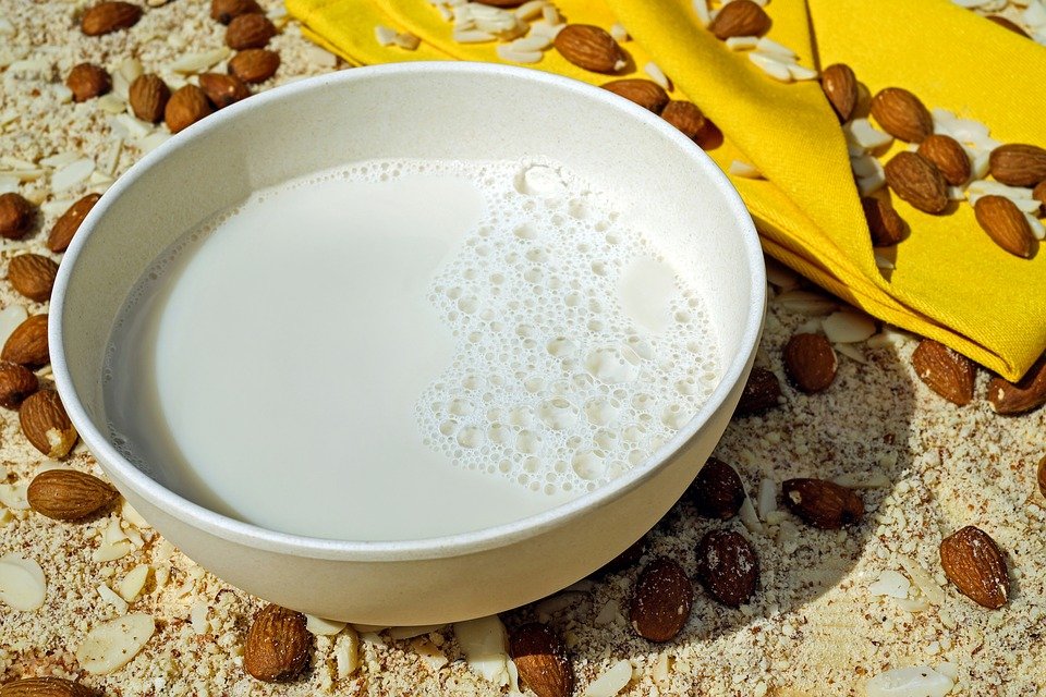 Ilustracija: bademovo mleko, foto: pixabay.com, autor: Couleur