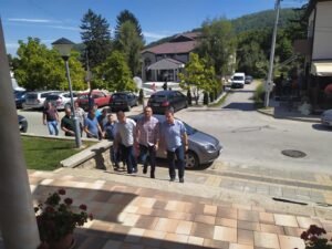 Ilustracija:Nedimović, i Nebojša Arsić, foto: SNS Medveđa